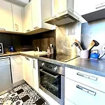 Spacious Cocoon Close To The Beach
