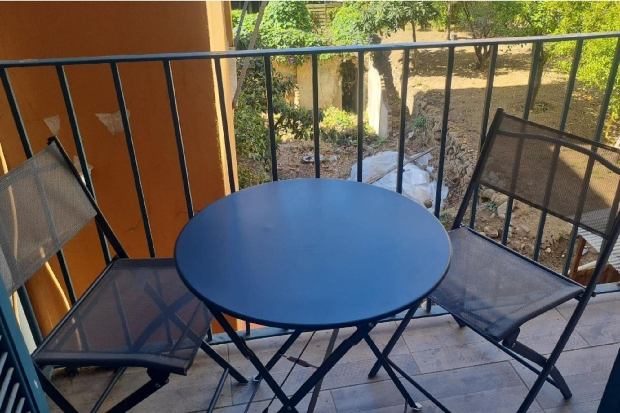 Spacious Cocoon Close To The